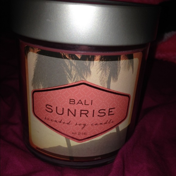 •sold• Brand new, Bali sunrise candle