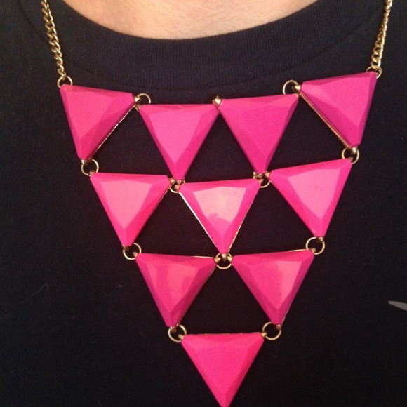 Tonight's HP!!!⚡️BOGO⚡️Cute Pink Necklace, NWOT - Picture 2 of 3