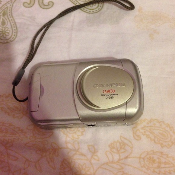 Olympus digital camera - Picture 2 of 4