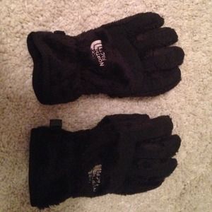 SAVED for Veronica!! North Face gloves