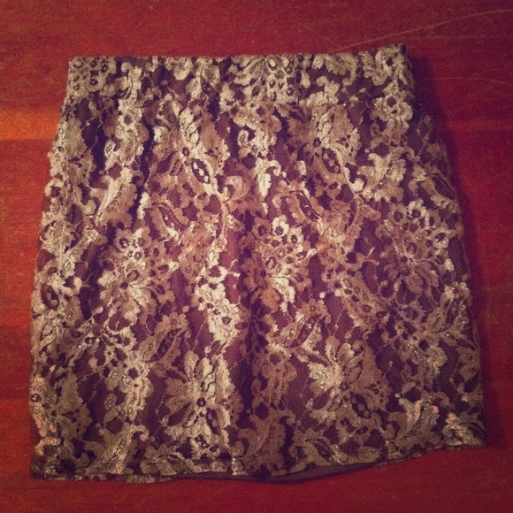 Lace skirt