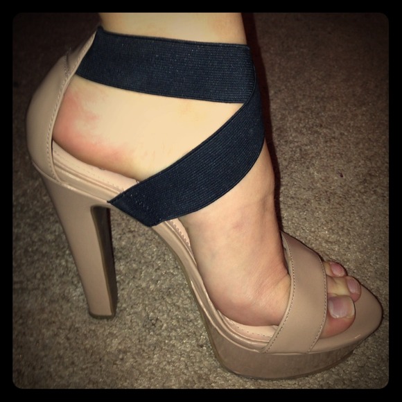 Jessica Simpson pumps