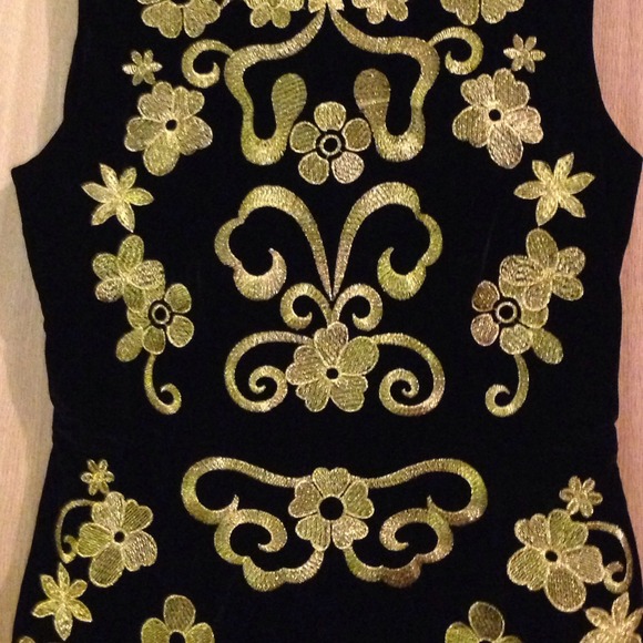 $$$👇Vintage Golden Embroidered Black Velvet Dress - Picture 2 of 4