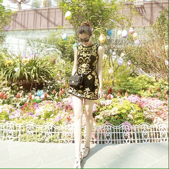 $$$👇Vintage Golden Embroidered Black Velvet Dress - Picture 3 of 4