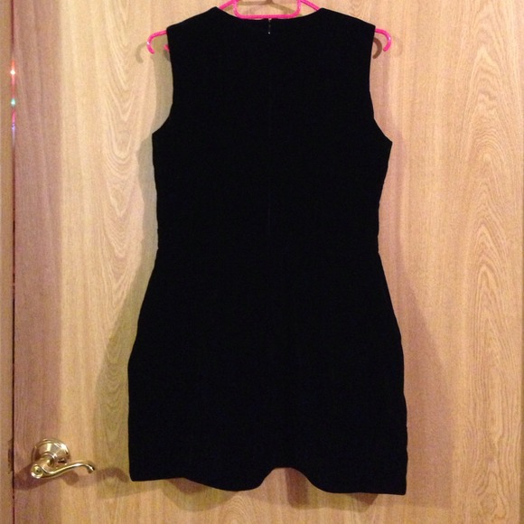 $$$👇Vintage Golden Embroidered Black Velvet Dress - Picture 4 of 4
