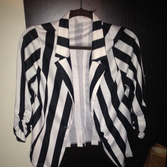 stripe jacket 🔴sold🔴