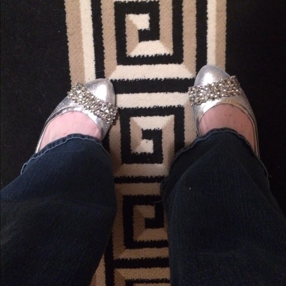 Gianna Bini Silver & Rhinestone Bow Flats - Picture 3 of 4