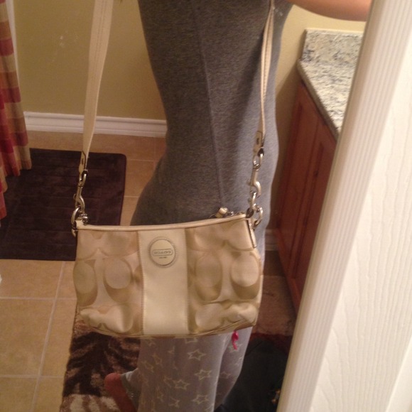 SOLD* Coach crossbody/shoulder bag - Picture 2 of 4