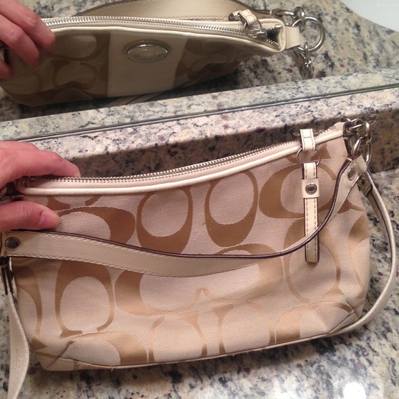 SOLD* Coach crossbody/shoulder bag - Picture 3 of 4
