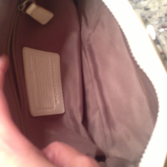 SOLD* Coach crossbody/shoulder bag - Picture 4 of 4