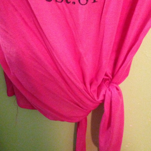 GUESS Top - Picture 4 of 5