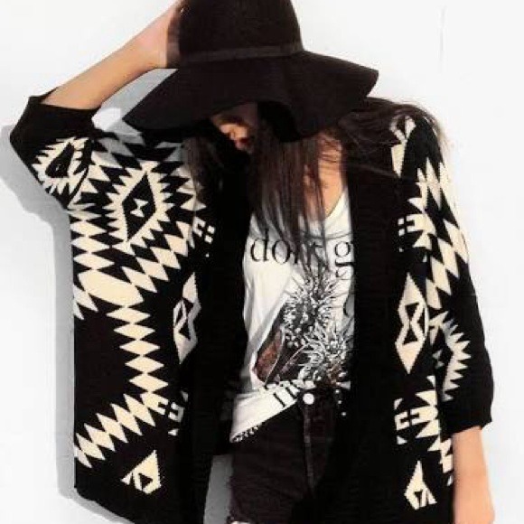 ❌Sold bundle for kat❌Aztec Cardigan M