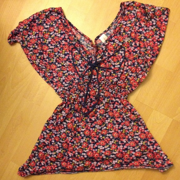 Floral shirt!🌼 - Picture 1 of 2