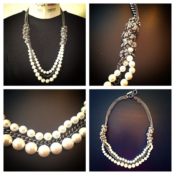 ⛔️sold⛔️Givenchy Pearl & Gunmetal Necklace