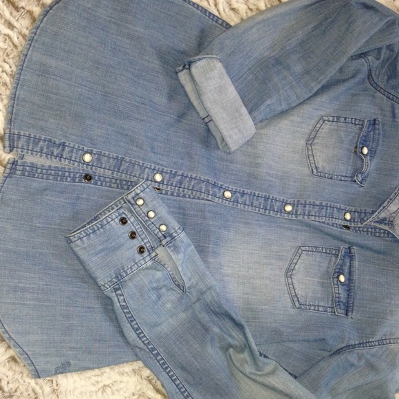 ⚠SOLD⚠ Oversized denim shirt - Picture 2 of 4