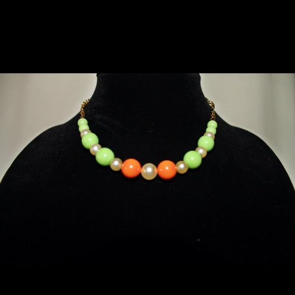 Glamour Housewife - Picture 2 of 3