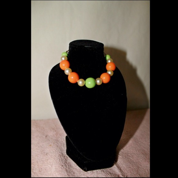 Glamour Housewife - Picture 2 of 3