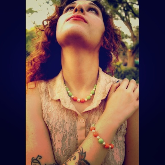 Glamour Housewife - Picture 1 of 3