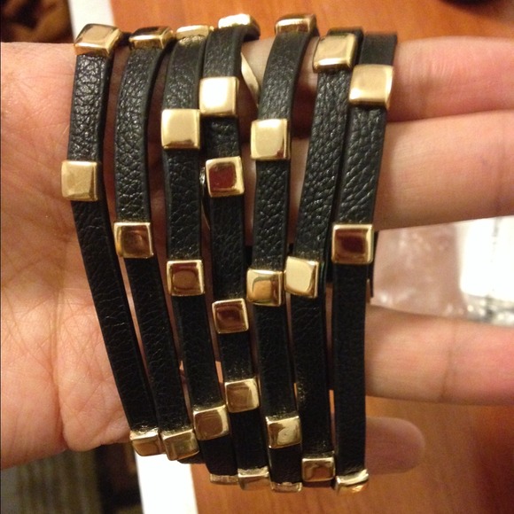🚫SOLD🚫Forever 21 Leather and Gold Bracelet
