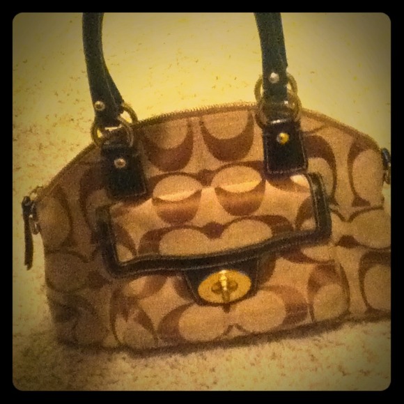 Gorgeous classic brown c monogram coach bag