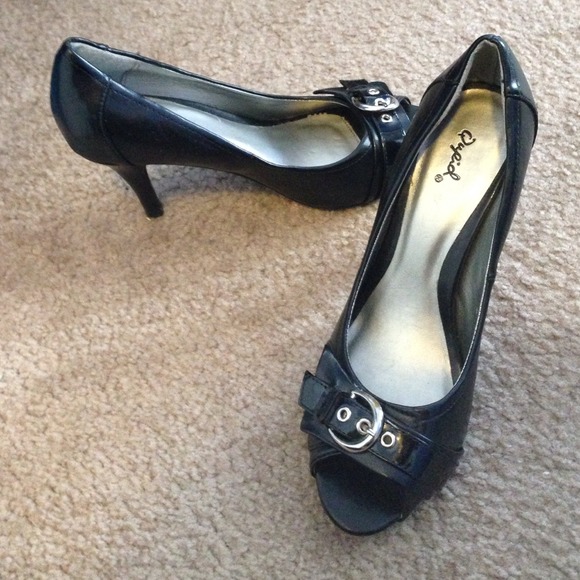 New Black silver buckle heels with peep toe
