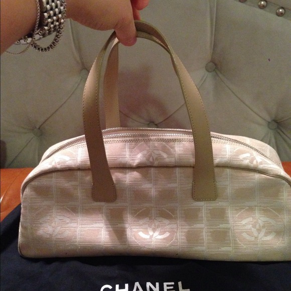CHANEL Natural Beige Fabric and Leather  Satchel - Picture 2 of 2