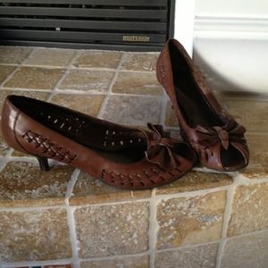 🎀SOLD🎀 Cute Bow Peep-toe Pumps