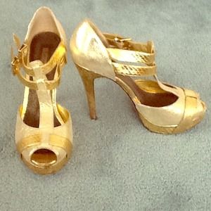 Charles David gold pumps