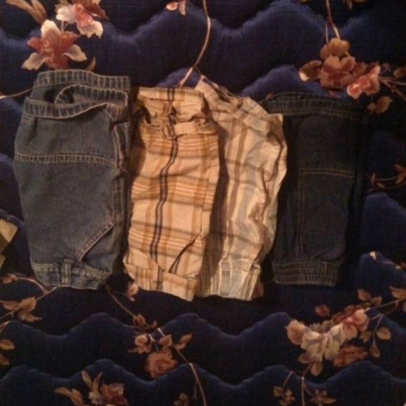 4pairs of shorts