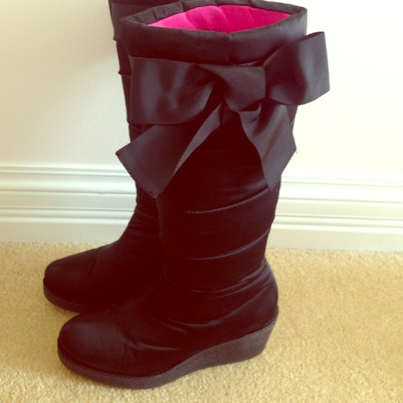 Authentic Kate Spade bow boots.