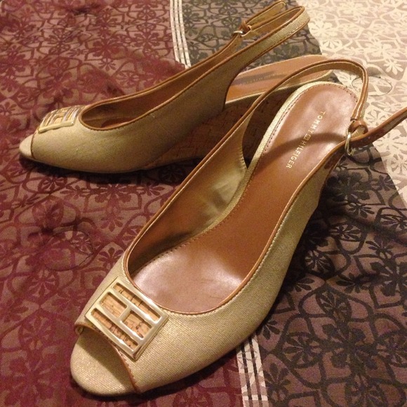 Tommy Hilfiger tan/gold pumps. Only Worn Once!