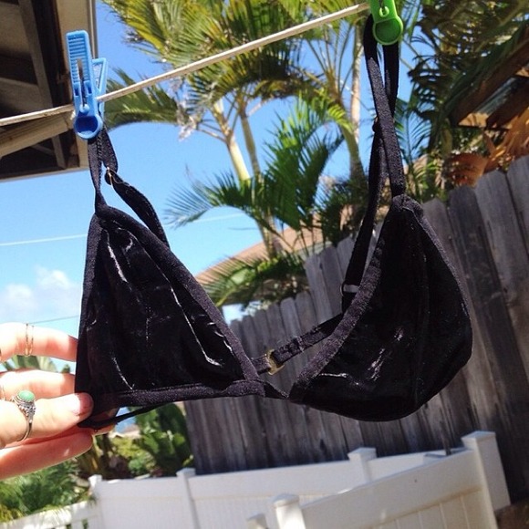 Brandy Melville black velvet bralette 💗
