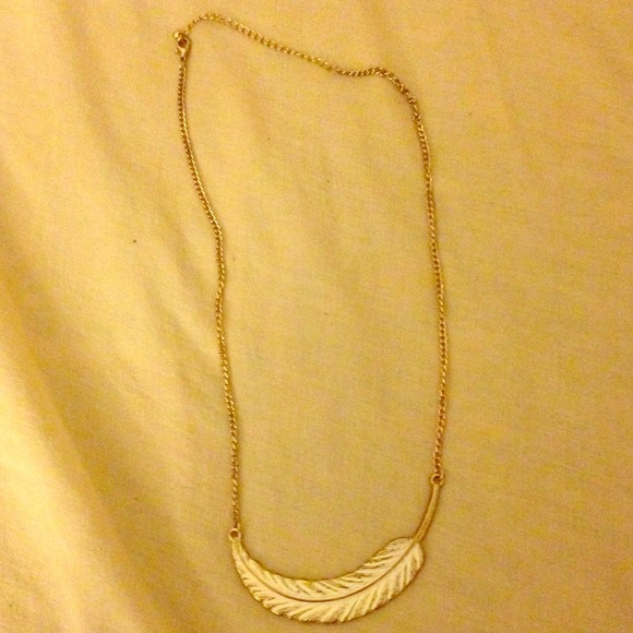 Feather necklace!💕