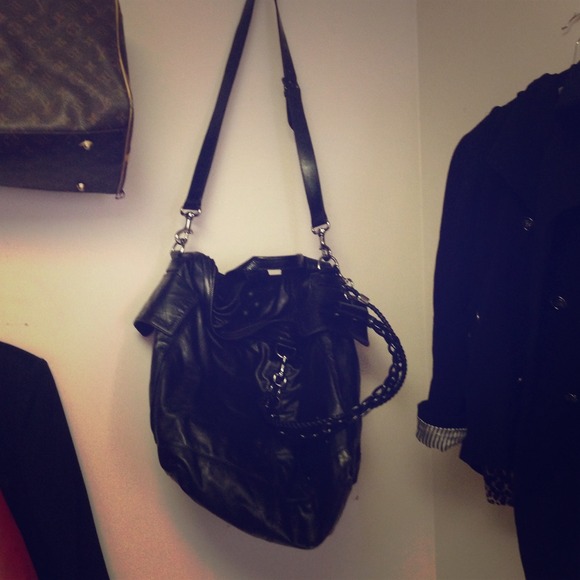 Reduced Gucci oversized leather tote bag. - Picture 1 of 4