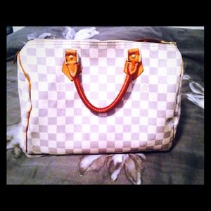Louis Vuitton Handbag 🎉🎉🎉 Lower Markdown!!