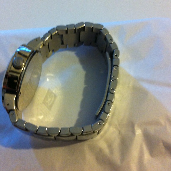 Watch - Picture 2 of 3