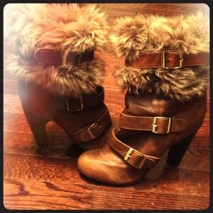 Leather, fur boot short heals with buckle straps