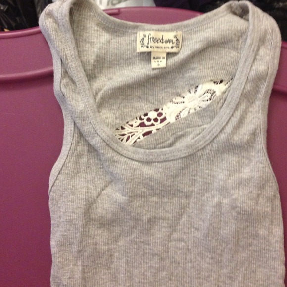 TRADED Grey tank with beautiful flower design