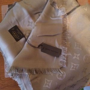 ❌Sold❌Louis Vuitton Monogram Shawl