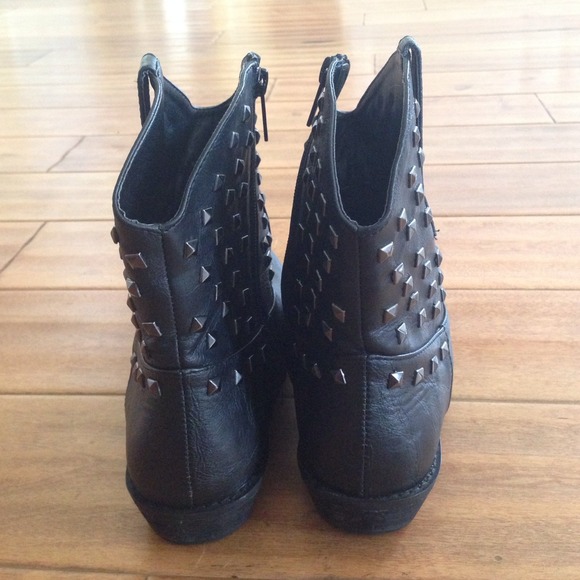 *SOLD* Silver Studded Black Leather Cowboy Boots 9 - Picture 2 of 4