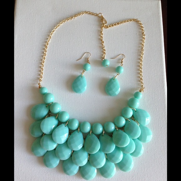 Teardrops mint necklace & earrings set