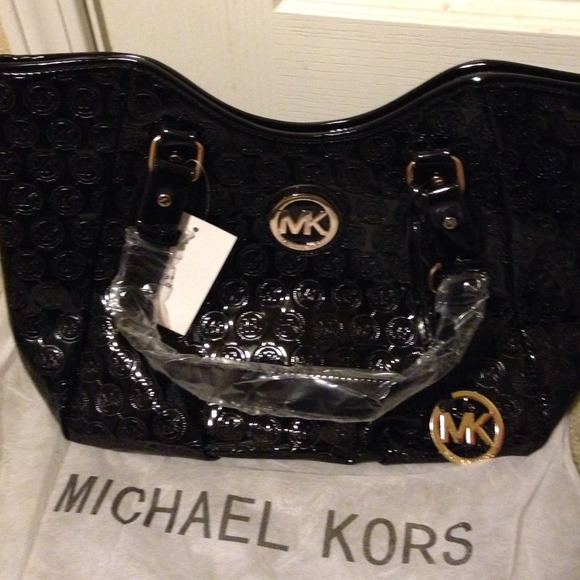 NWT Black shinny purse👜