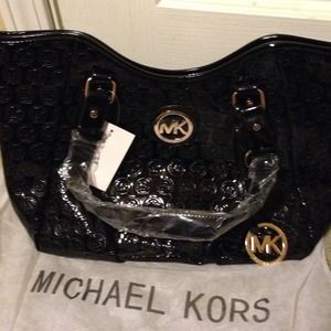 NWT Black shinny purse👜