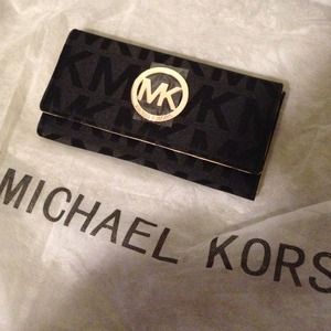 ❌HOLD❌NWT✨New Beautiful Black Wallet💫