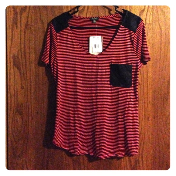 🚫SOLD🚫 Pink & Black Stripped top