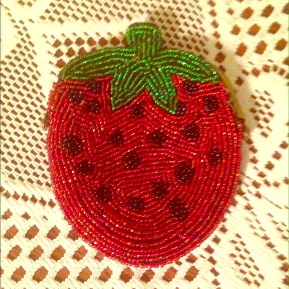 STRAWBERRY CLUTCH