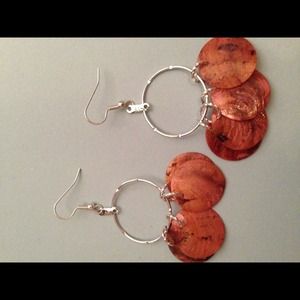 Hoop earrings with coral flat beads