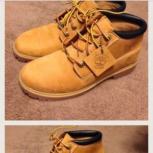 LOOKING FOR! TAN TIMBERLAND