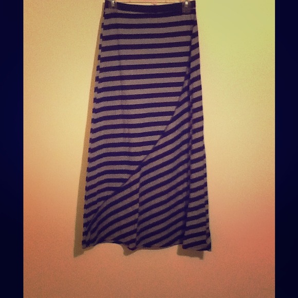 ***SOLD!  Black/grey strep maxi skirt