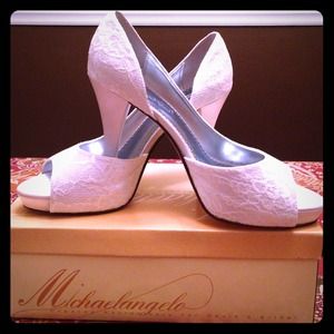 Michaelangelo lace peep toe pumps